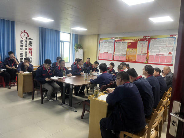 王伍升到建材研究室、建材公司調(diào)研